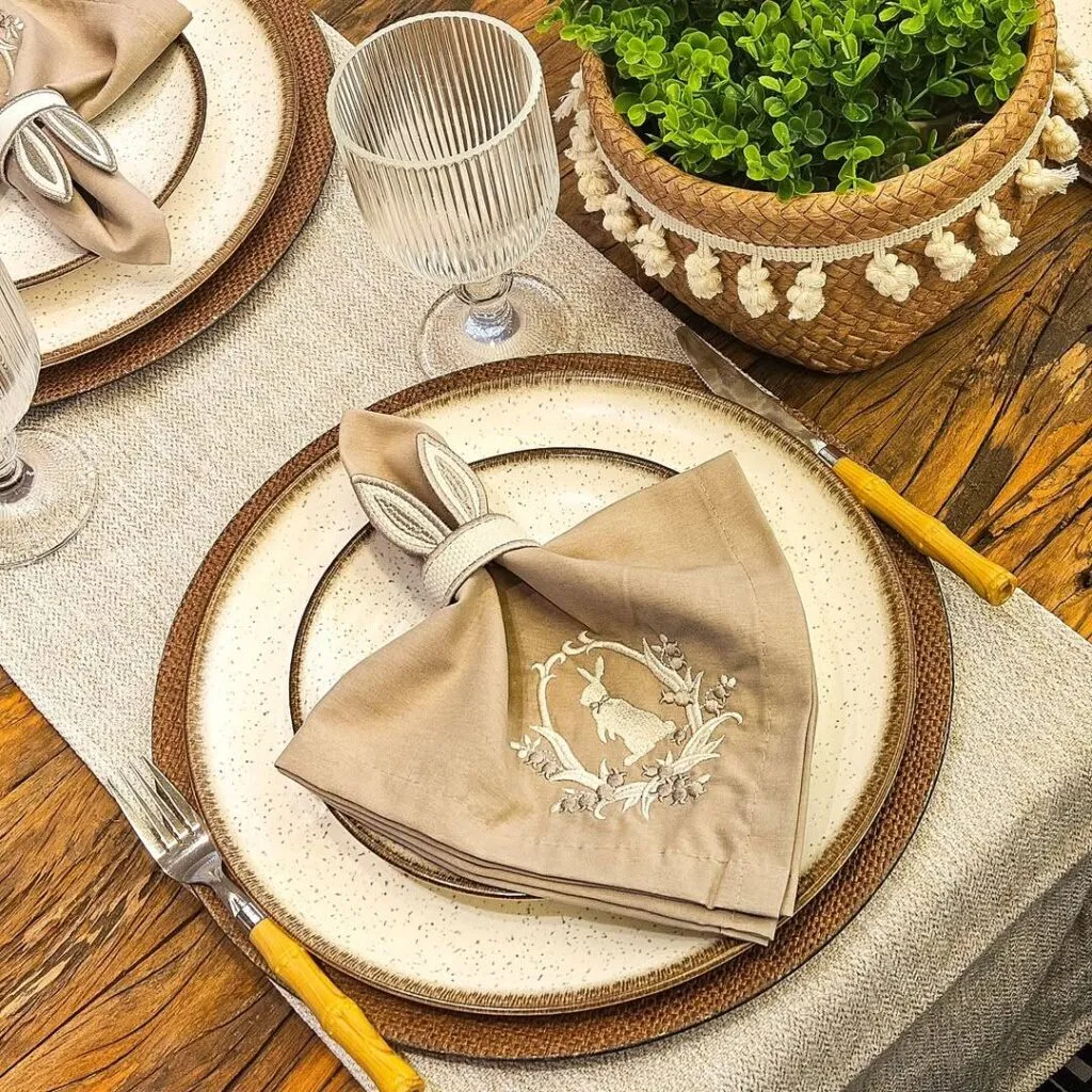 SaveClip.App 489748773 552121274149947 8445514357557530359 n mesa posta decorativa elegante