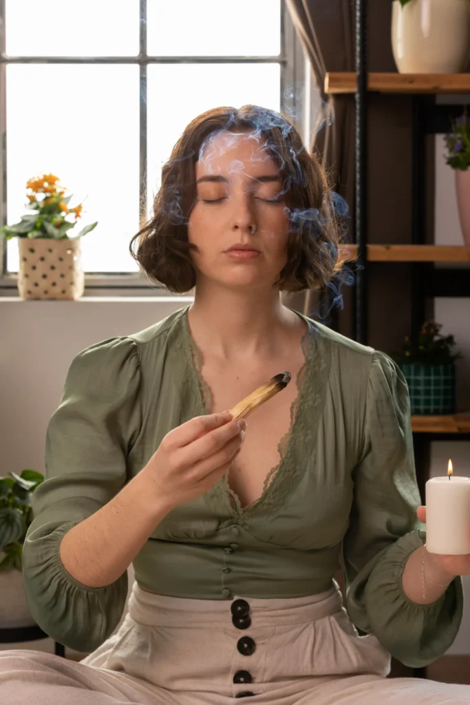 person conducting reiki therapy