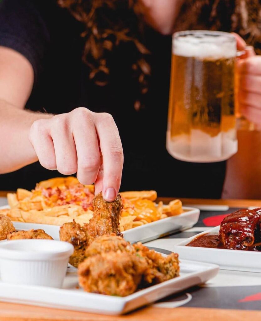 SaveClip.App 471330305 18475743157011282 2284459035997089331 n Picanha empanada com fritas e cerveja gelada