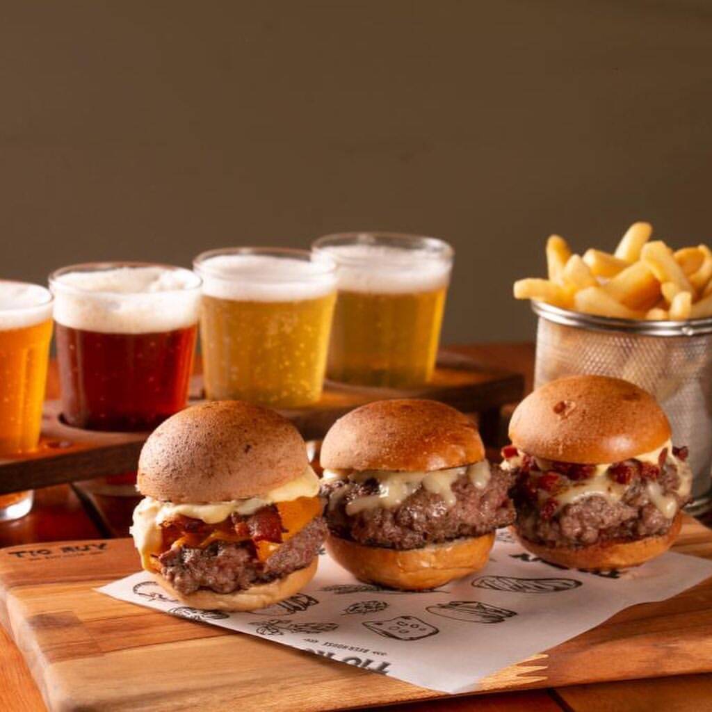 SaveClip.App 350125856 563754522598557 5486704748894186727 n1 Mini-hambúrgueres com batatas e cervejas artesanais