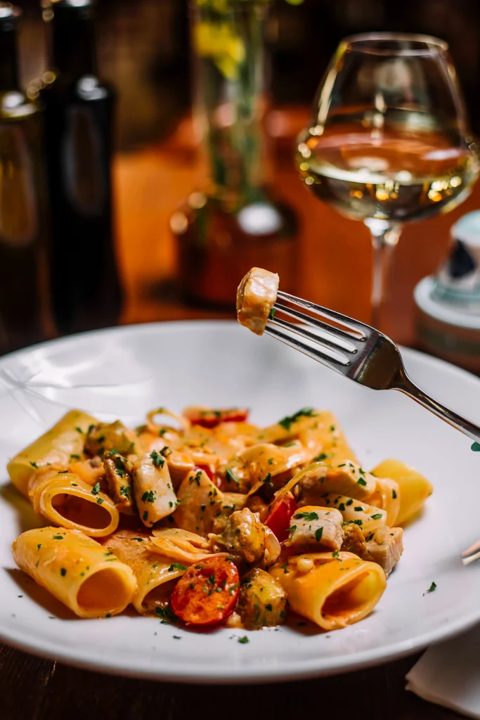 prato-de-pasta-com-vinho