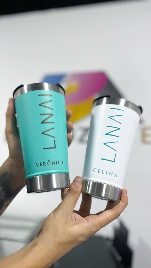 SaveClip.App 469707799 18254219476279008 3979425718618978810 n Copos personalizados com nomes Verônica e Celina