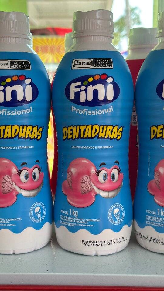 Garrafa de Fini Dentaduras sabor morango e framboesa