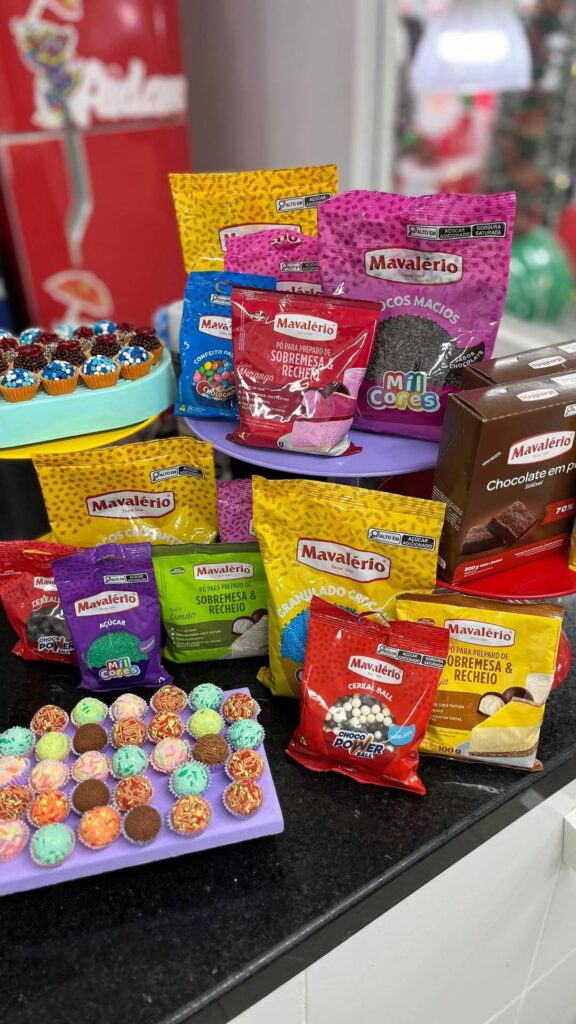 Diversos produtos de confeitaria da Mavalério em exibição