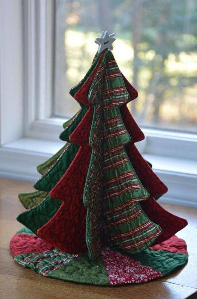 Árvore de Natal decorativa em tecido