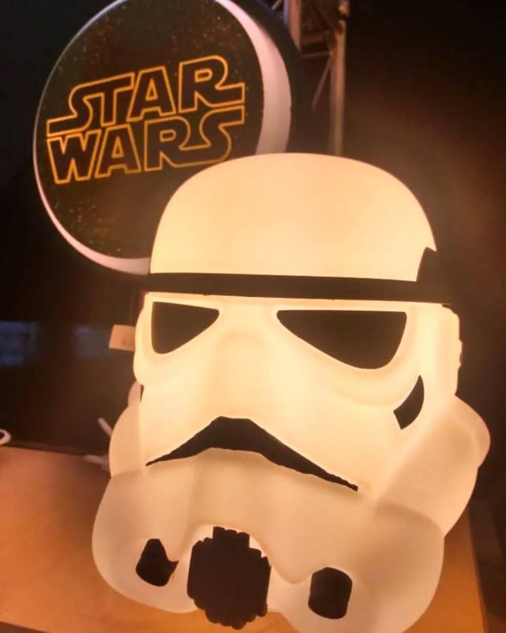 Luminária do capacete de Stormtrooper de Star Wars