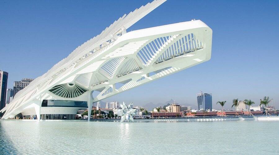Museu do Amanhã com vista para o mar no Rio de Janeiro
